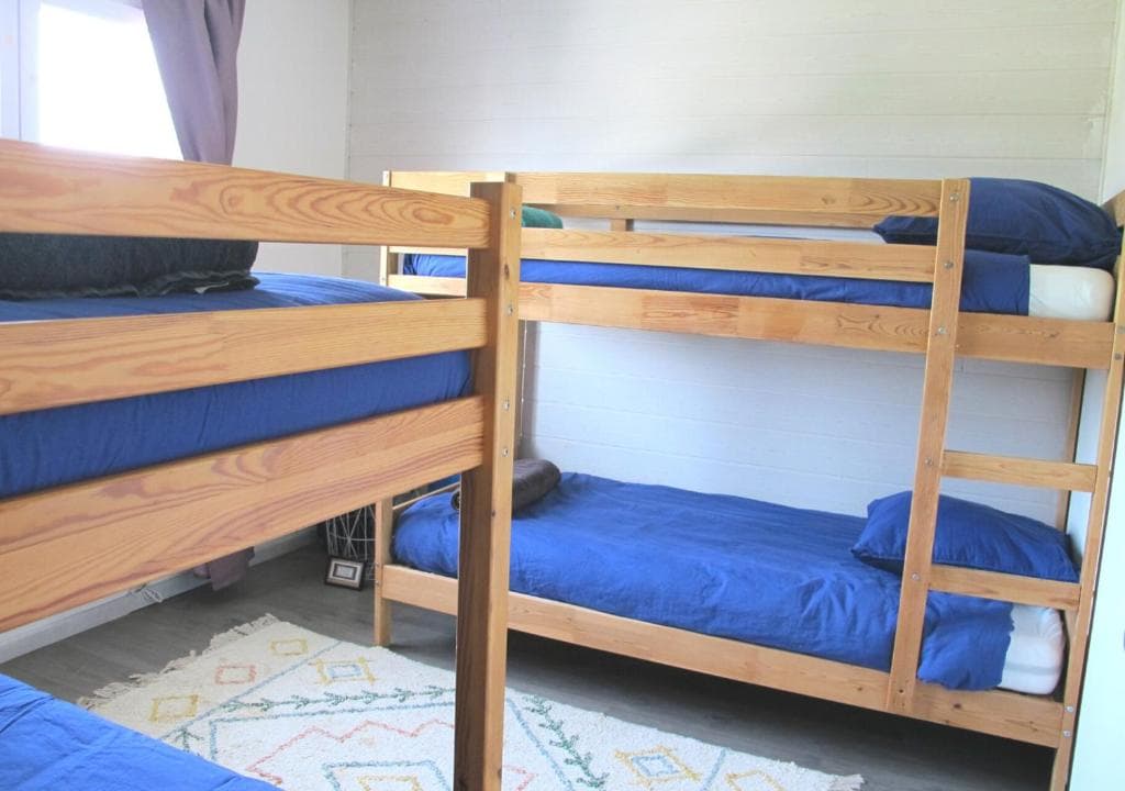 Dortoir feminin du surf camp